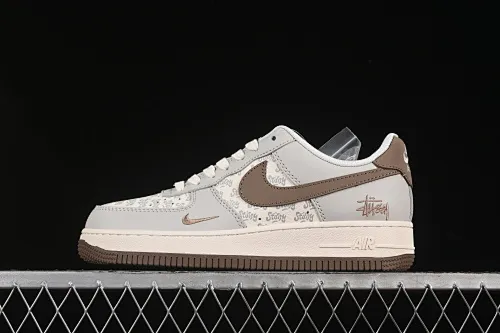 All categories Nk Air Force 1 Air Force series Nk Air Force 1 Low Air Force low-top Nike Air Force 1'07 Low Stusi co-branded printed brown hook Air Force 1 low-top casual sneakers ZH2598-320